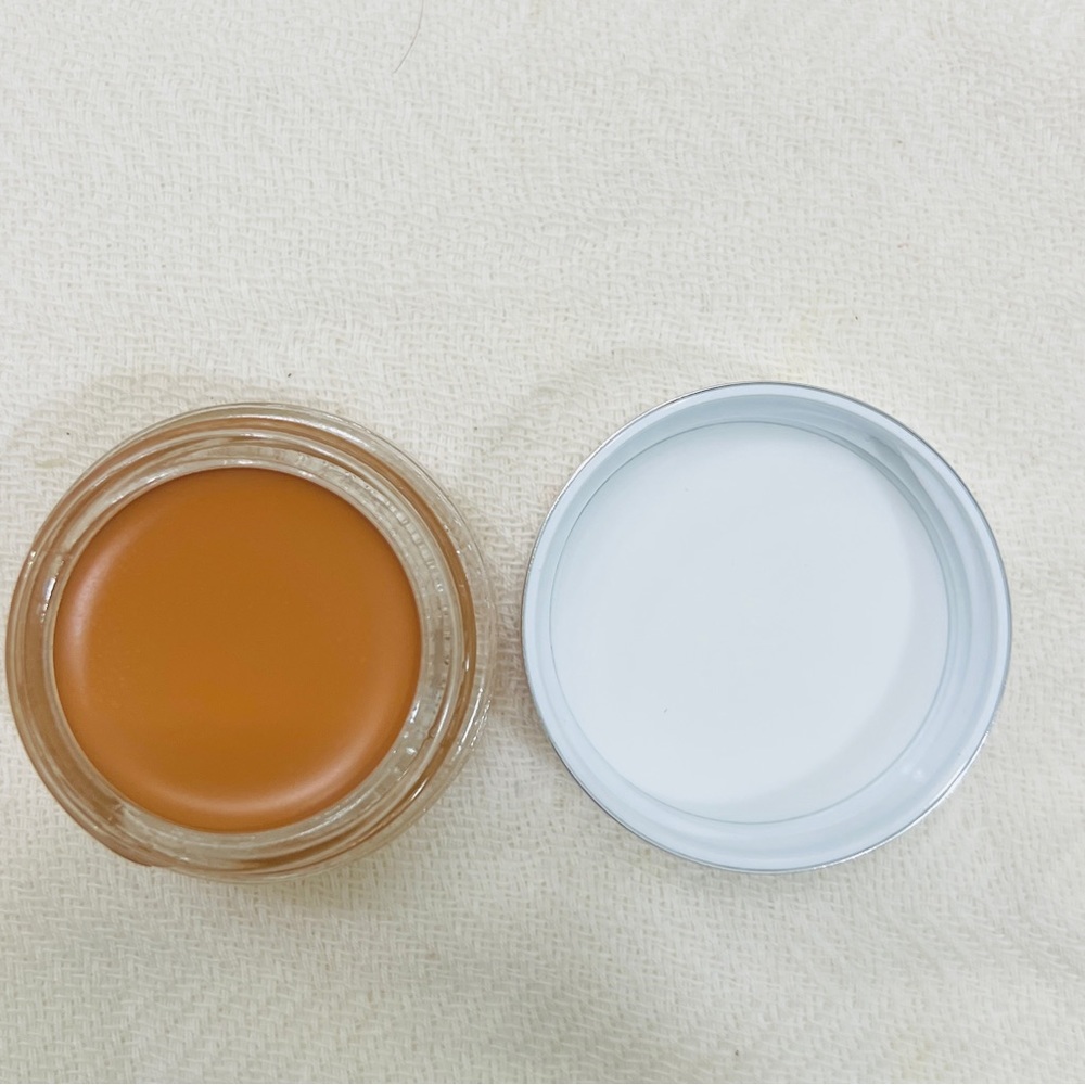 Glossier Balm Concealer Medium 4